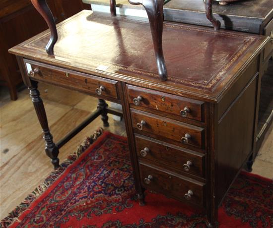 Edwardian leather top mahogany desk(-)